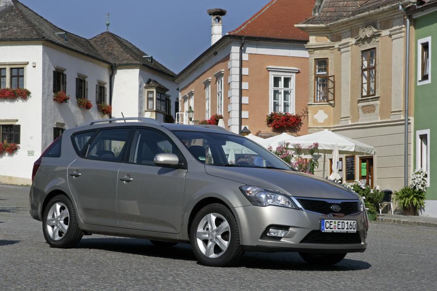  Kia cee&rsquo;d SW 2009 года  (фото 25 из 61)